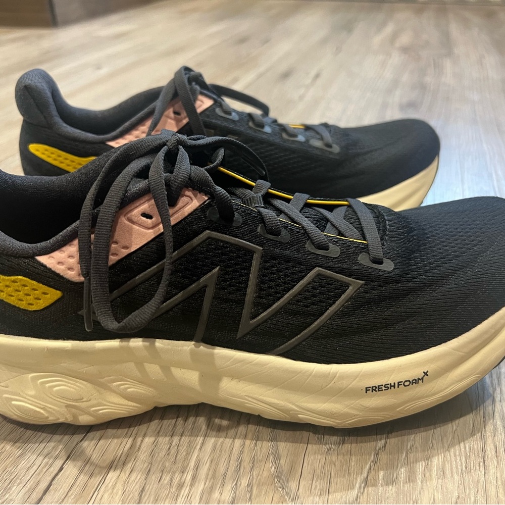 New Balance Women's 1080 size 10